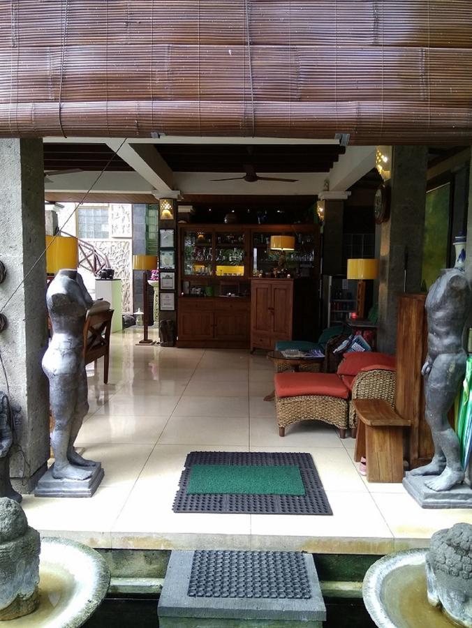 Wisma tamu Umah Watu